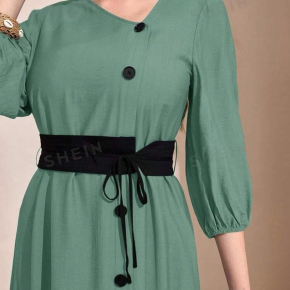 Mulvari Color-Block Button Detail Lantern Sleeve Dress - Picture 4 of 4